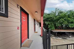 1616 Elgin St, Houston, TX 77004 - Photo 3