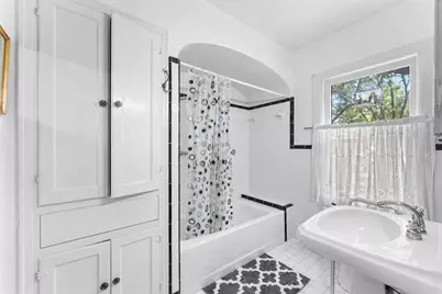1635 Milford Street, Houston, TX 77006 - Photo 13