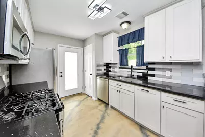8242 Oak Knoll Lane, Houston, TX 77028 - Photo 11