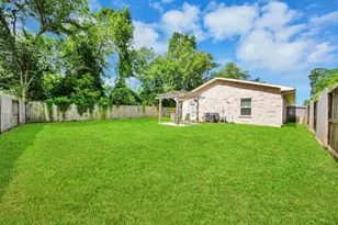 8242 Oak Knoll Ln, Houston, TX 77028 - Photo 29
