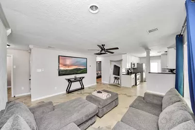 8242 Oak Knoll Lane, Houston, TX 77028 - Photo 9