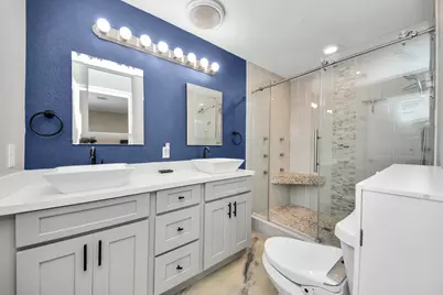 8242 Oak Knoll Lane, Houston, TX 77028 - Photo 17