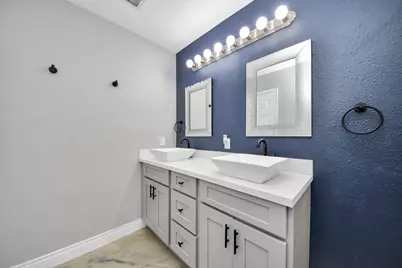 8242 Oak Knoll Lane, Houston, TX 77028 - Photo 19