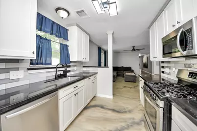 8242 Oak Knoll Lane, Houston, TX 77028 - Photo 13