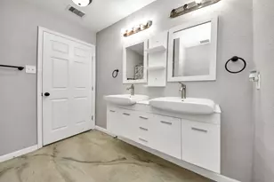 8242 Oak Knoll Ln, Houston, TX 77028 - Photo 25