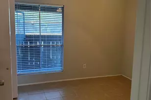 5665 Birchmont Dr, Houston, TX 77091 - Photo 5