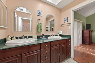 11711 Memorial Drive #239, Houston, TX 77024 - Photo 29