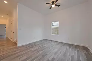 9005 Hilda St, Houston, TX 77033 - Photo 13