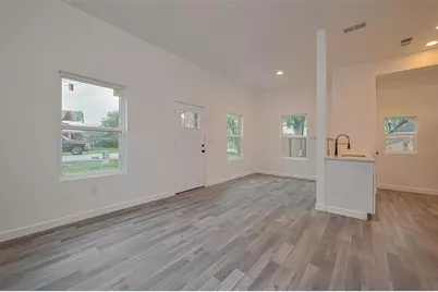 9005 Hilda Street, Houston, TX 77033 - Photo 9