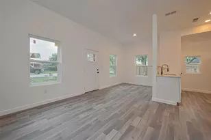 9005 Hilda St, Houston, TX 77033 - Photo 9