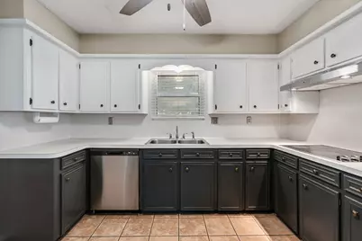 13714 Lynnwood Lane, Sugar Land, TX 77498 - Photo 11