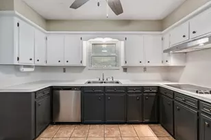 13714 Lynnwood Ln, Sugar Land, TX 77498 - Photo 11