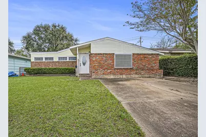 17 Manor Way, Galveston, TX 77550 - Photo 1