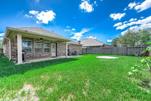 3050 Coreopsis Ct, Dickinson, TX 77539 - Photo 7