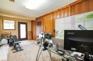 5602 Thrush Dr, Houston, TX 77033 - Photo 5