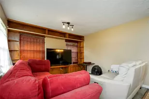 5602 Thrush Dr, Houston, TX 77033 - Photo 3