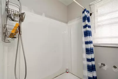 5602 Thrush Drive, Houston, TX 77033 - Photo 11