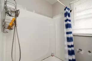 5602 Thrush Dr, Houston, TX 77033 - Photo 11