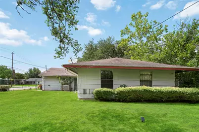 5602 Thrush Drive, Houston, TX 77033 - Photo 29