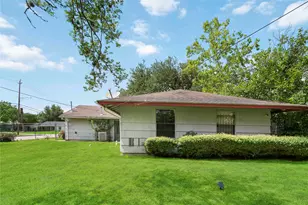 5602 Thrush Dr, Houston, TX 77033 - Photo 29