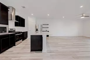 3204 Crown Gate Dr, Houston, TX 77047 - Photo 9