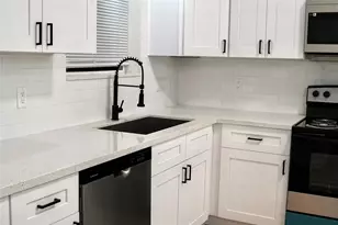 9705 Garcroft St, Houston, TX 77029 - Photo 7