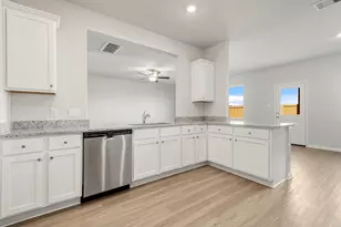 8224 Sunberry Shadow Dr, Houston, TX 77016 - Photo 5