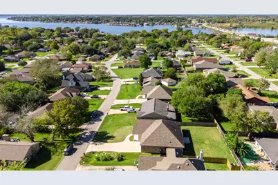 12738 Lake Conroe Hills Drive, Willis, TX 77318 - Photo 3