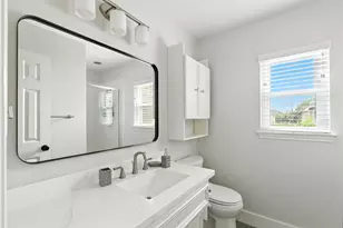 2020 Bailey St, Houston, TX 77006 - Photo 15