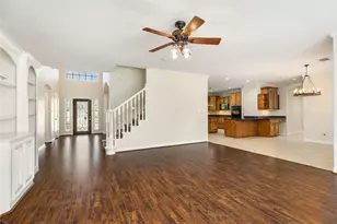 19907 Stone Lake Cir, Tomball, TX 77377 - Photo 5