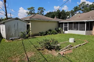 1051 W Donovan St, Houston, TX 77091 - Photo 13