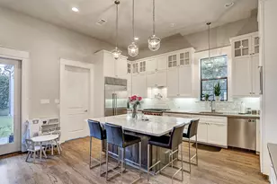 5655 Locke Ln, Houston, TX 77056 - Photo 9