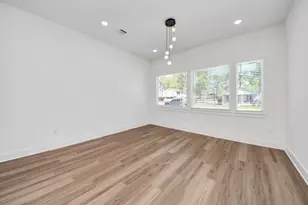 8106 Locksley St, Houston, TX 77078 - Photo 11