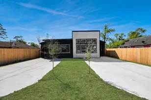 8106 Locksley St, Houston, TX 77078 - Photo 3