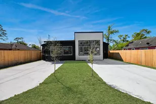 8106 Locksley St, Houston, TX 77078 - Photo 43