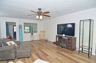 1716 Dolphin Dr, Seabrook, TX 77586 - Photo 5