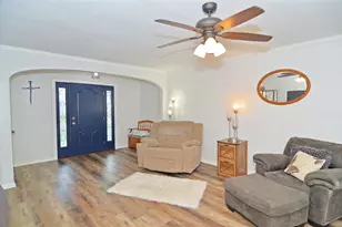 1716 Dolphin Dr, Seabrook, TX 77586 - Photo 9