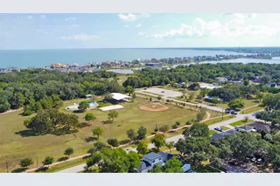 1716 Dolphin Drive, Seabrook, TX 77586 - Photo 3