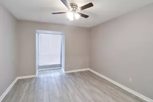 5929 Queensloch Dr, Houston, TX 77096 - Photo 11