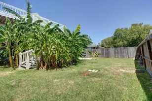 641 4th St, Dickinson, TX 77539 - Photo 25