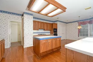 2 Woodmere Pl, Spring, TX 77381 - Photo 9