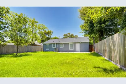 8921 Oak Knoll Lane, Houston, TX 77078 - Photo 15