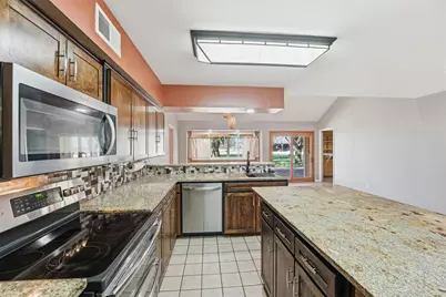 5610 County Road 823, West Columbia, TX 77486 - Photo 7