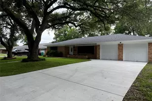 1704 Richardson Ln, Baytown, TX 77520 - Photo 1