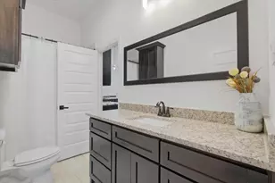 409 Little Spg Ct, Anahuac, TX 77514 - Photo 11