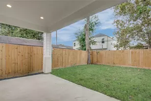 110 E 28th St, Houston, TX 77008 - Photo 25