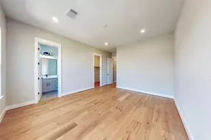 110 E 28th St, Houston, TX 77008 - Photo 27