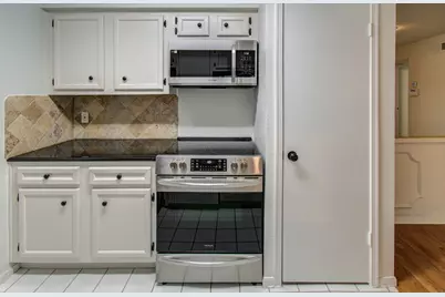 5711 Sugar Hill Drive #108, Houston, TX 77057 - Photo 11