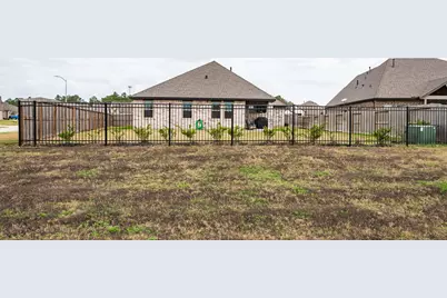 15359 Spring Lake Avenue, Mont Belvieu, TX 77523 - Photo 7