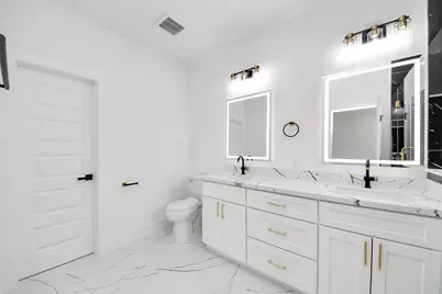 6711 Crestmont Street, Houston, TX 77033 - Photo 33